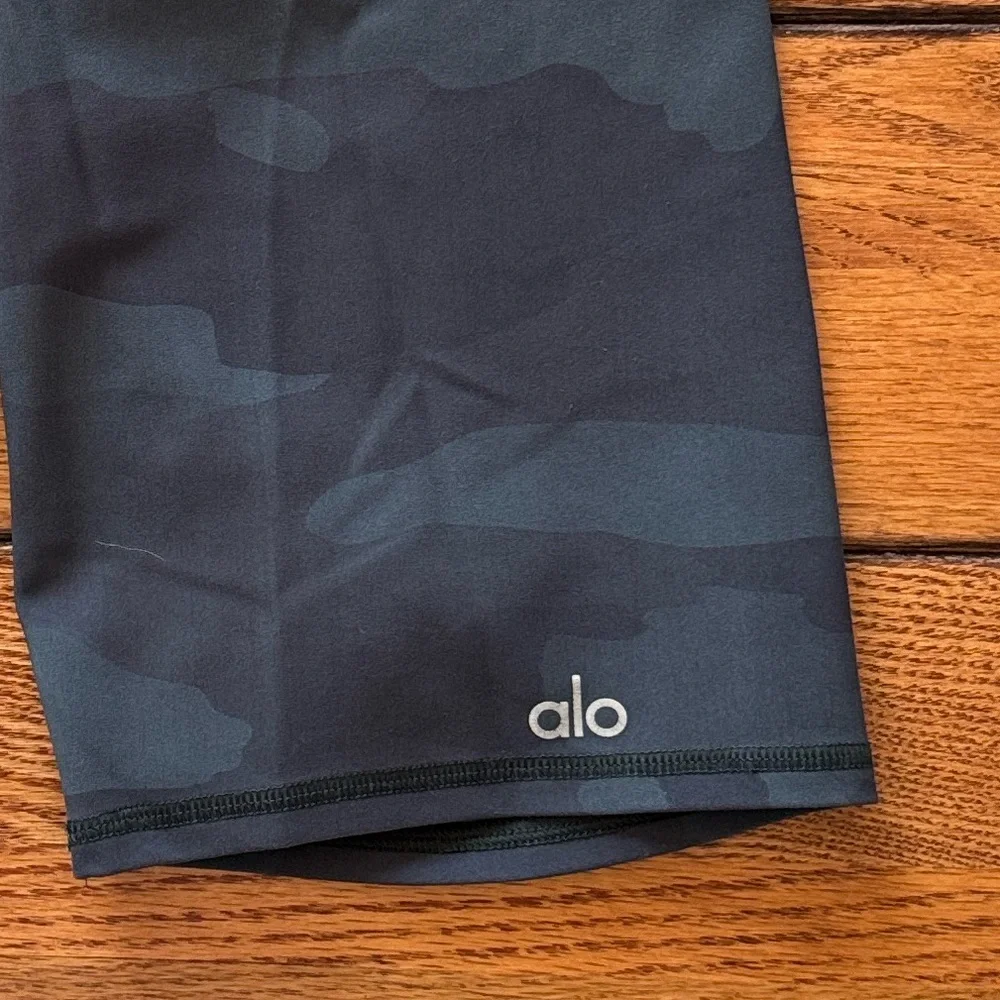 ALO‎ Yoga Vapor Camouflage High Waist Biker Shorts Black Sz Small Workout Gym